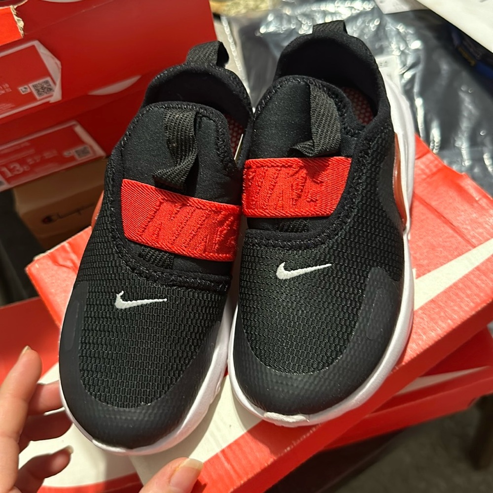 Cute Nike toddler sneakers😊 size;; 10C